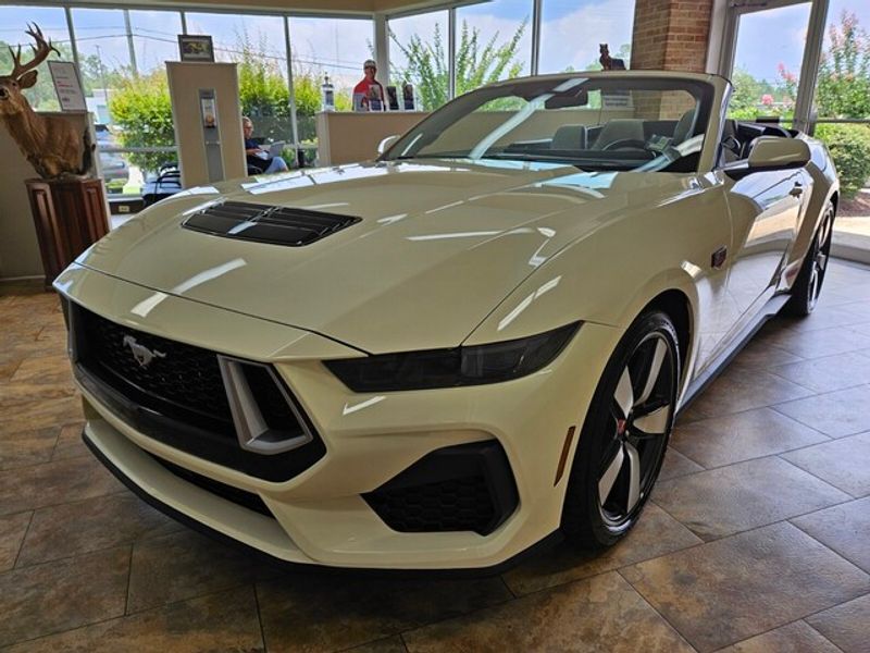 2025 Ford Mustang GT Premium Convertible photo 3