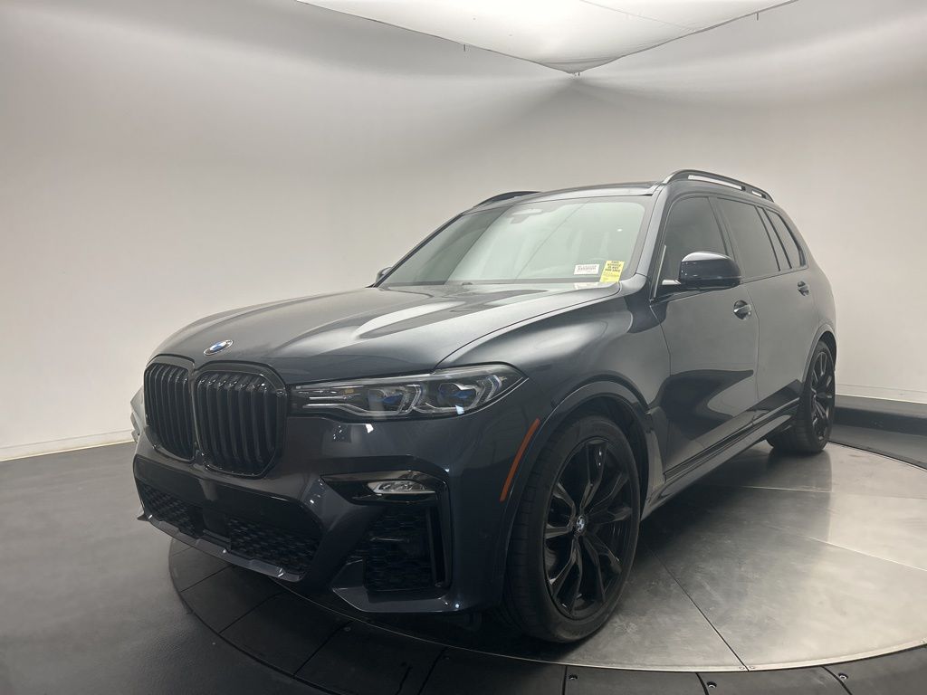 2021 BMW X7 M50i's photo