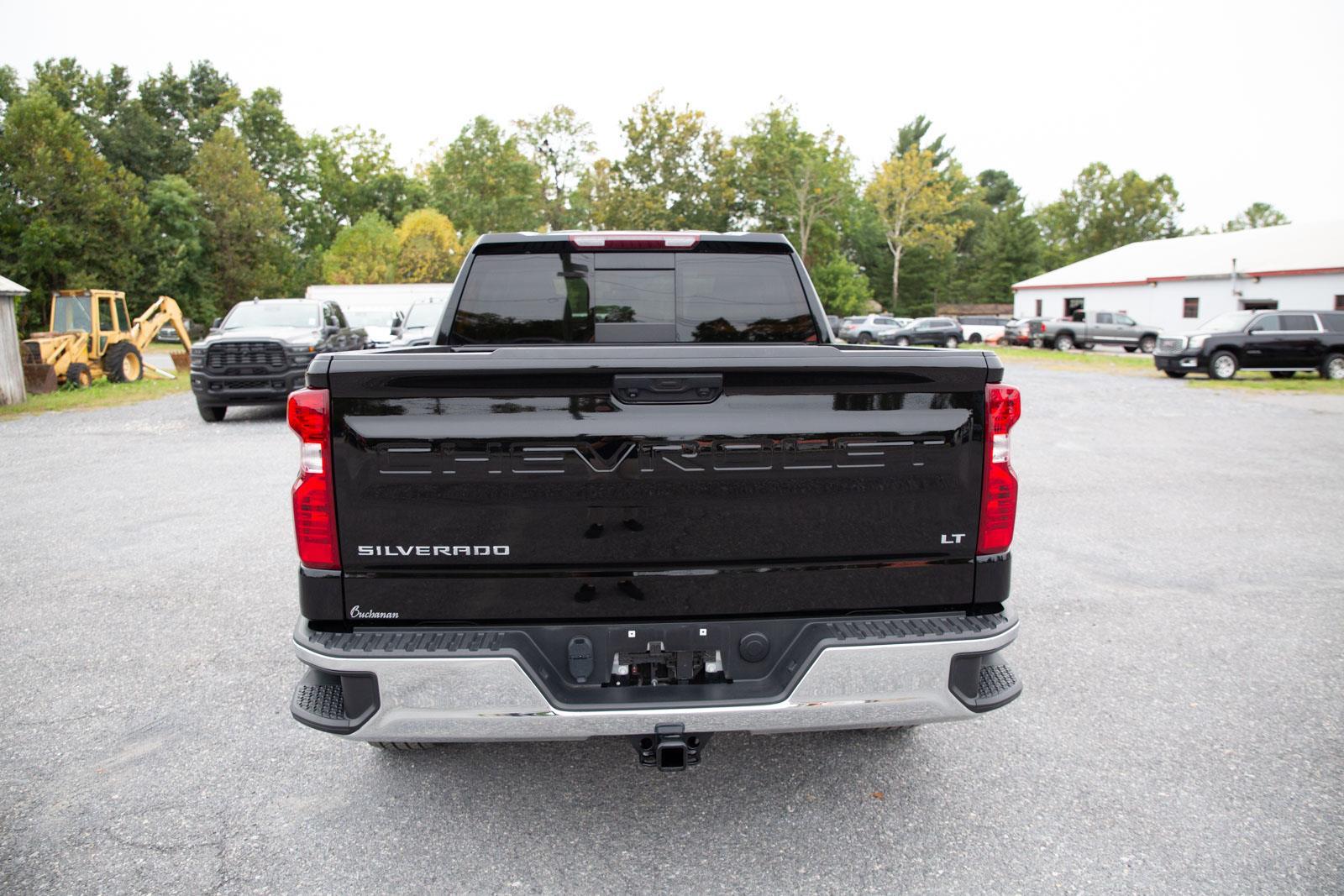 2023 Chevrolet Silverado 1500 LT photo 2