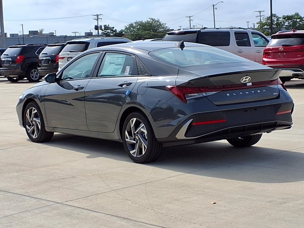 2025 Hyundai Elantra Hybrid SEL Sport photo 2
