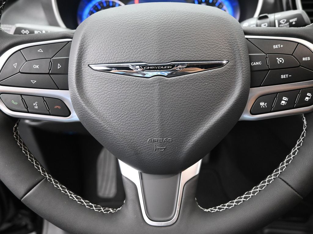 2026 Chrysler Pacifica photo 12