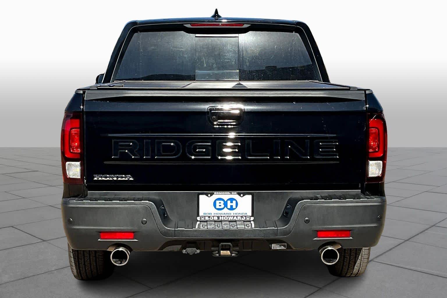 2025 Honda Ridgeline Black Edition photo 4