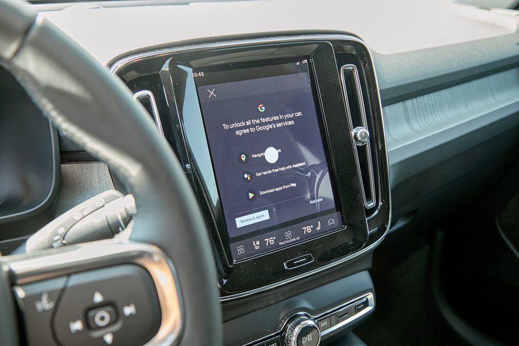 2026 VOLVO XC40 - Image 11