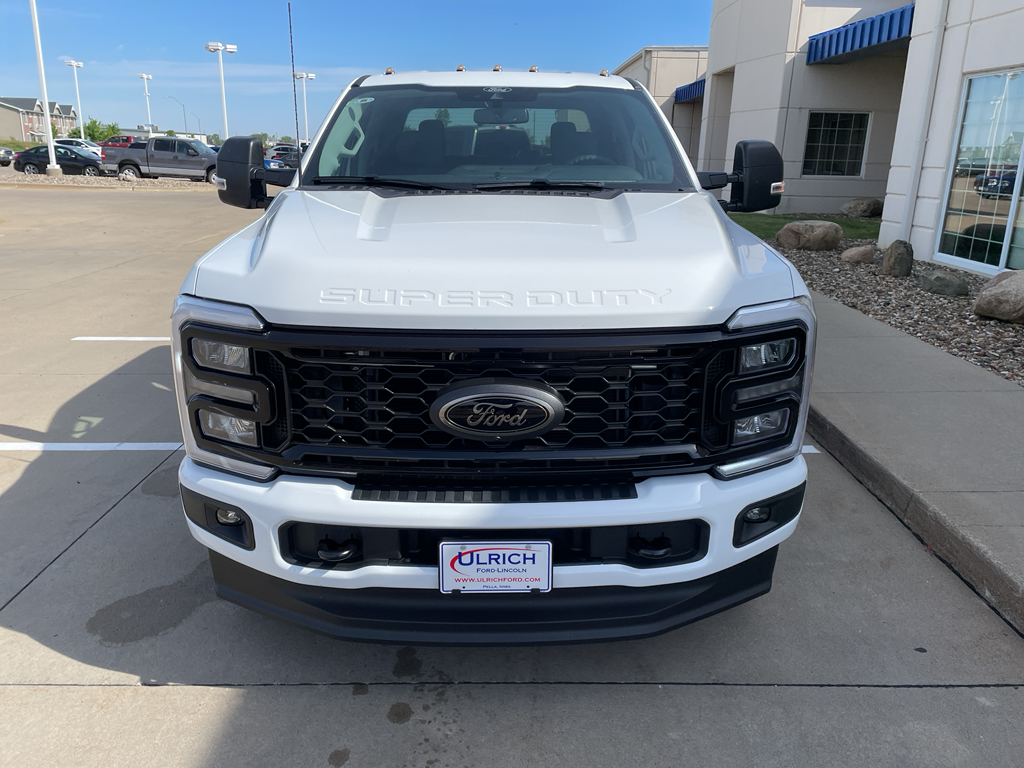 2025 Ford F-350 XLT photo 2