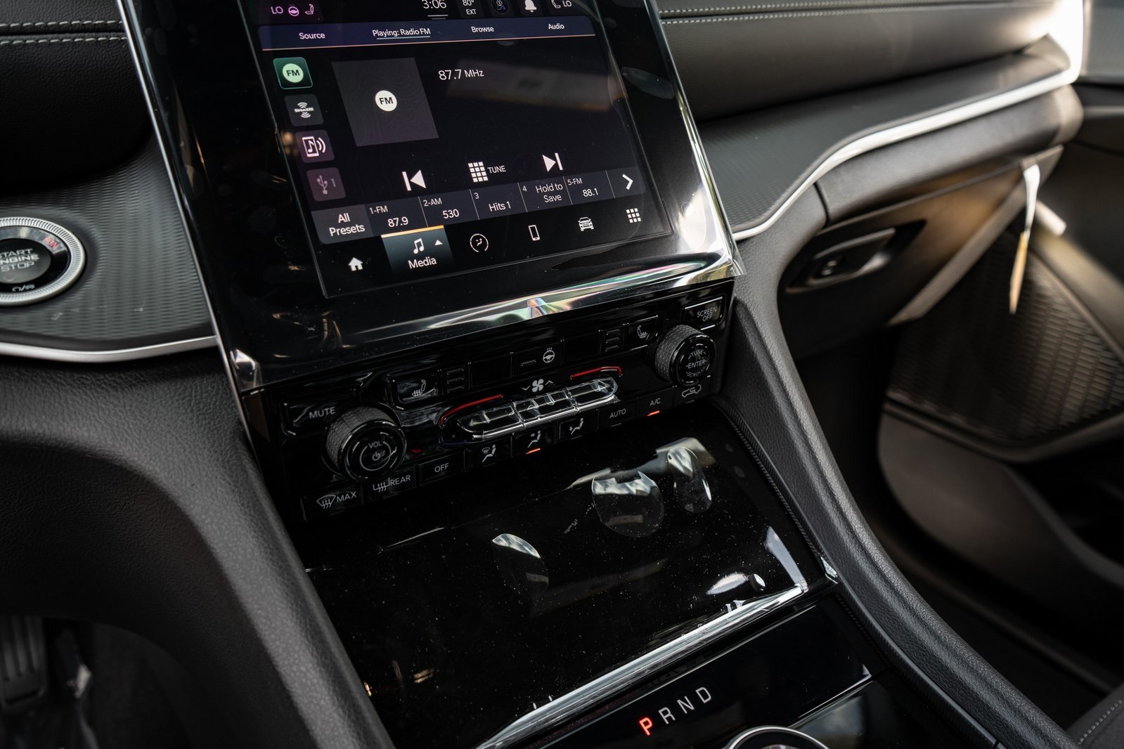 2025 Jeep Grand Cherokee Laredo Altitude photo 25