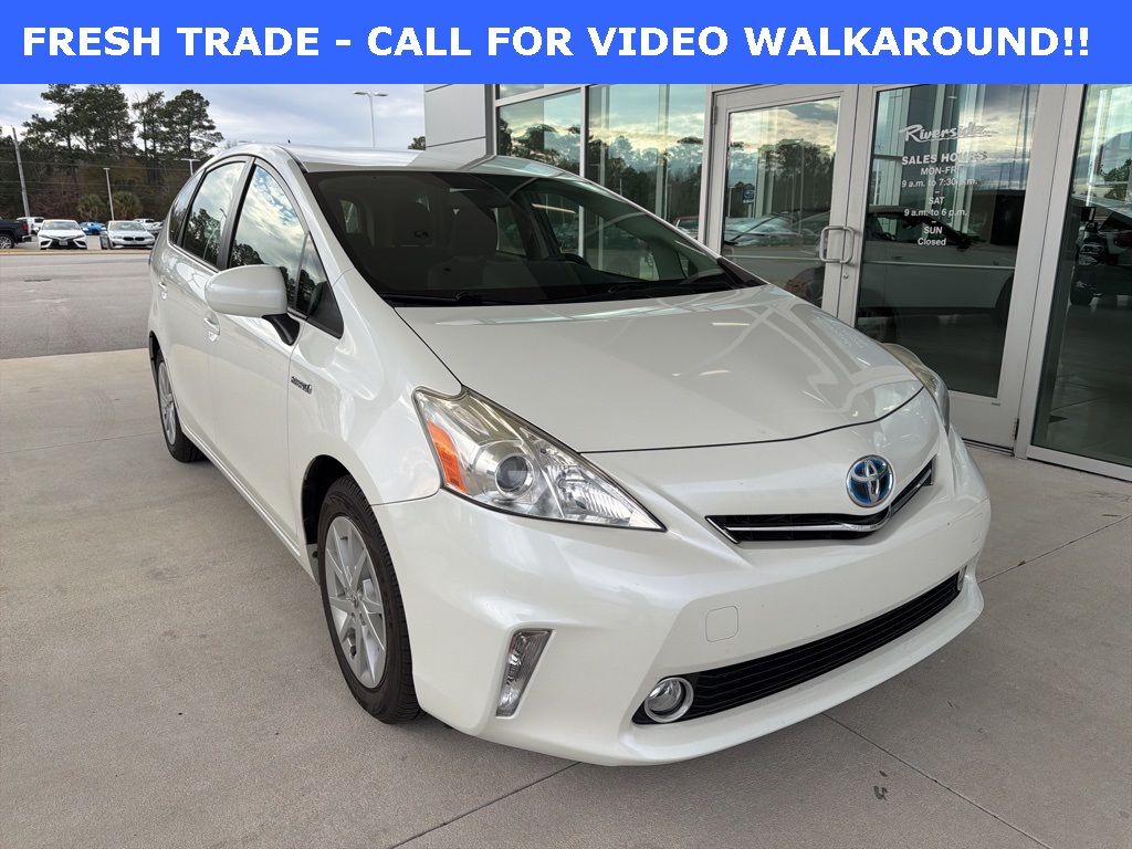 2013 Toyota Prius v Five's photo