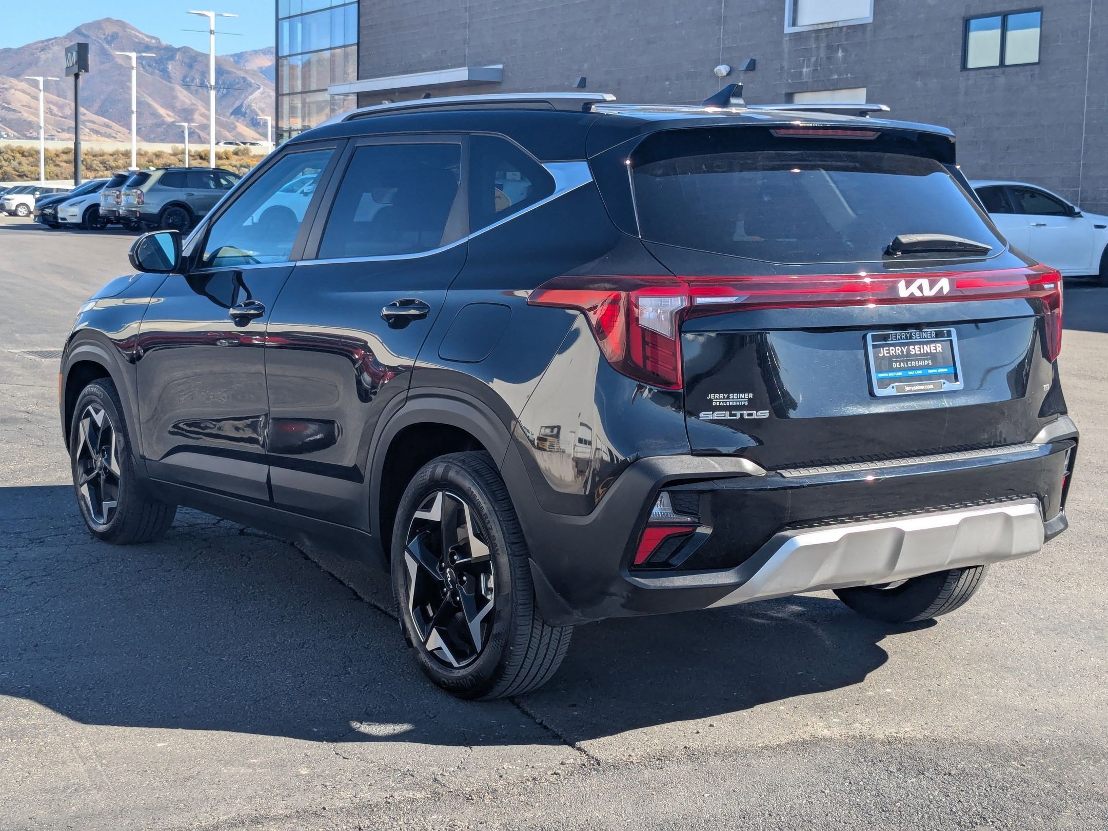 2024 Kia Seltos EX photo 2
