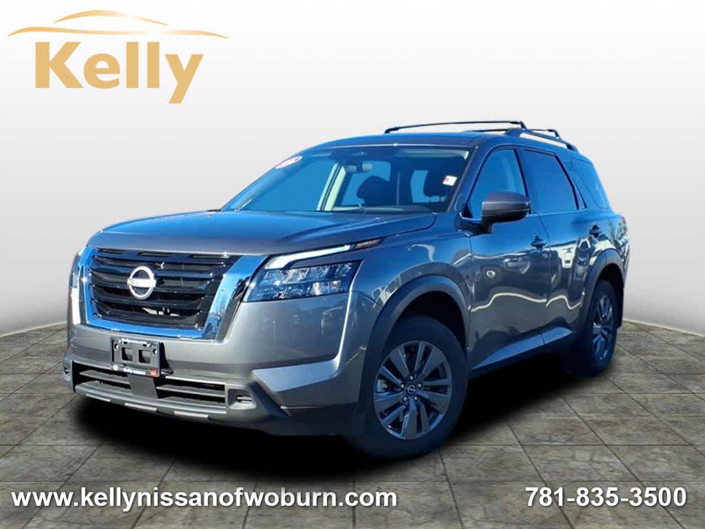 2025 Nissan Pathfinder SV's photo