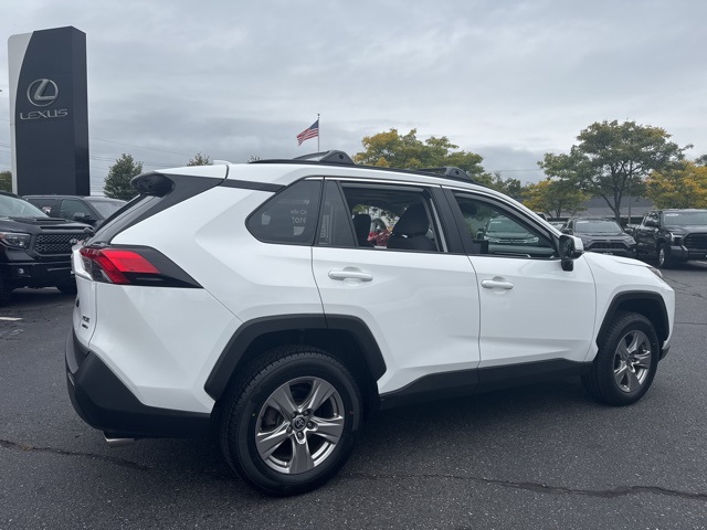 2022 Toyota RAV4 XLE photo 3