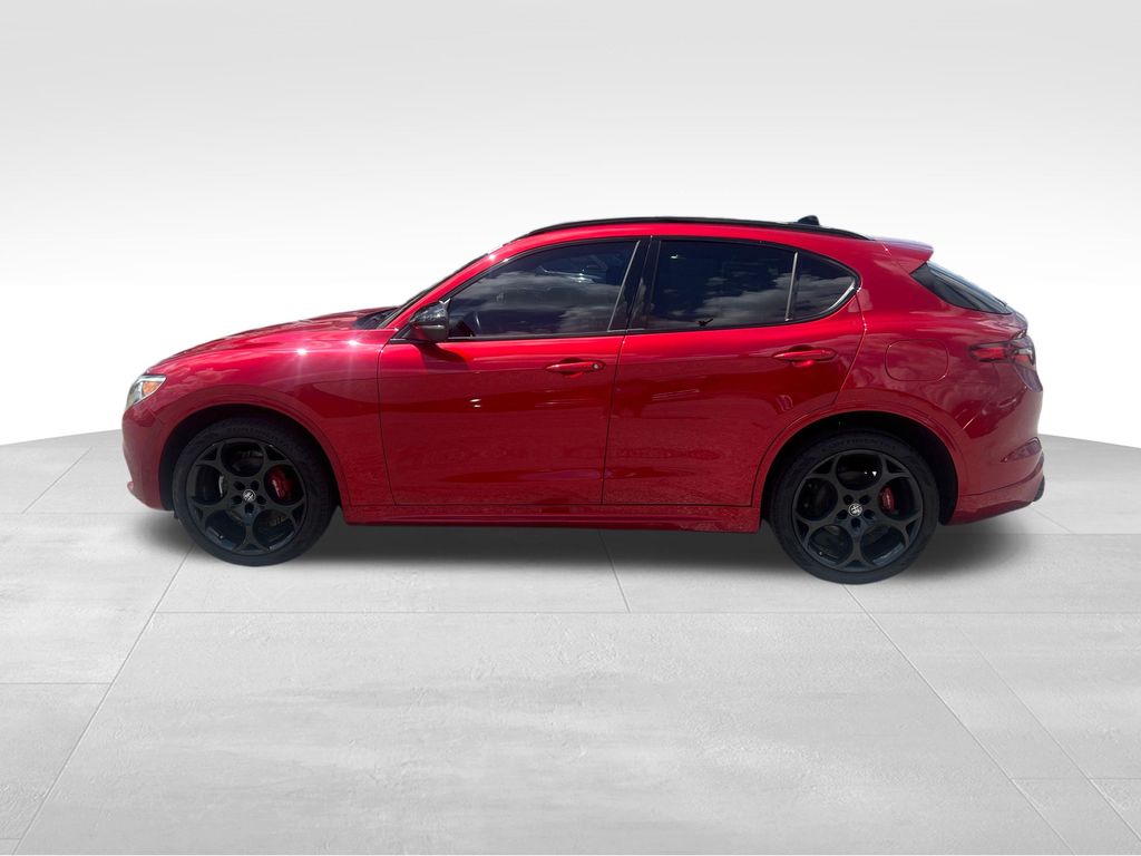 2022 Alfa Romeo Stelvio Ti Sport photo 2
