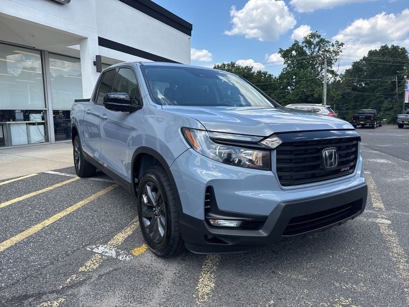 2022 Honda Ridgeline Sport photo 2