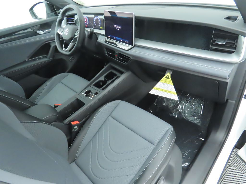 2025 Volkswagen Tiguan SE R-Line Black photo 18