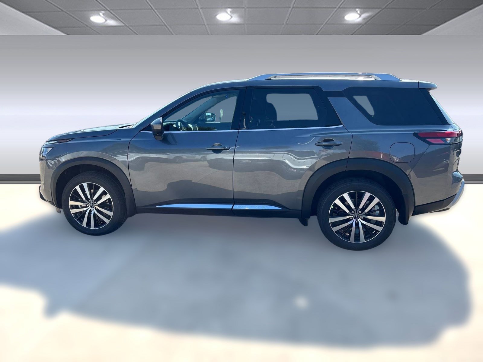 2025 Nissan Pathfinder Platinum photo 2