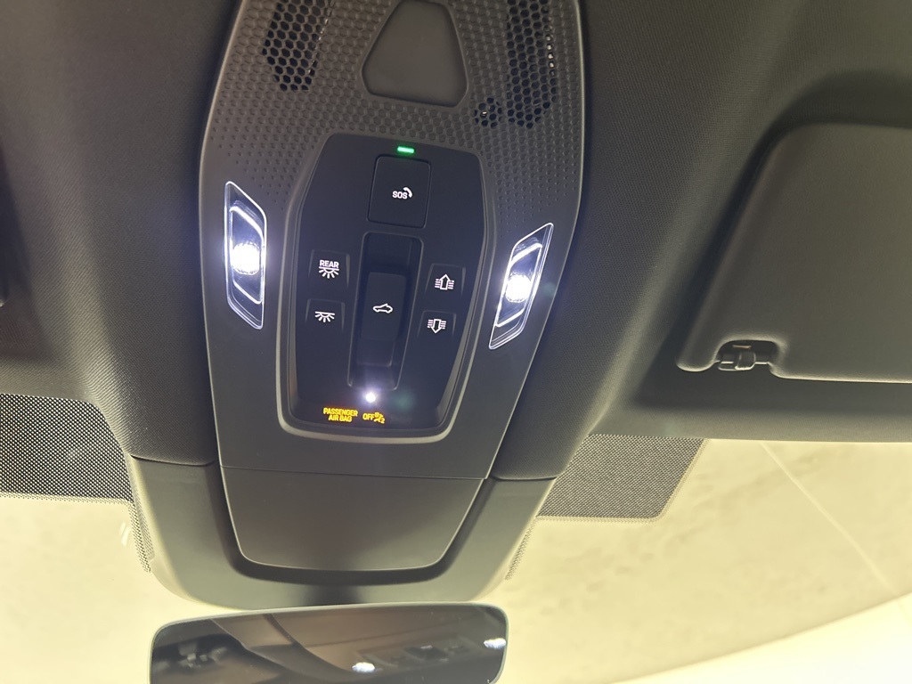 2025 Porsche Macan Electric photo 25