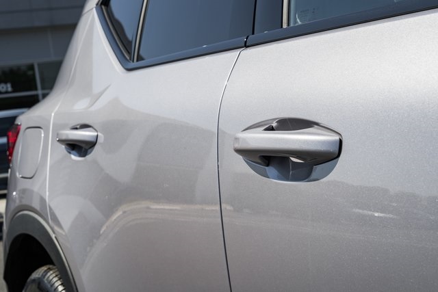 2026 Volvo XC40 Plus photo 14