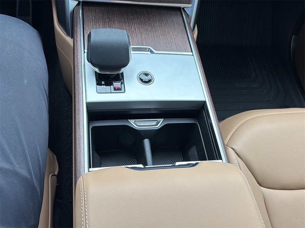 2025 Land Rover Range Rover SE photo 15