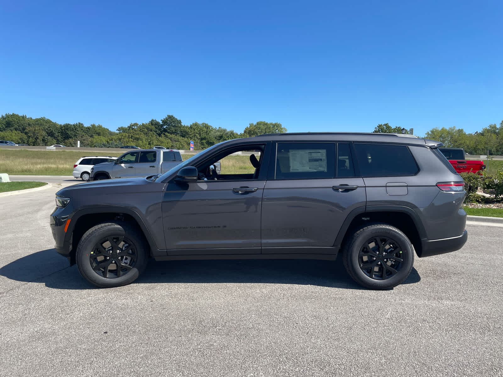 2025 Jeep Grand Cherokee Altitude photo 4