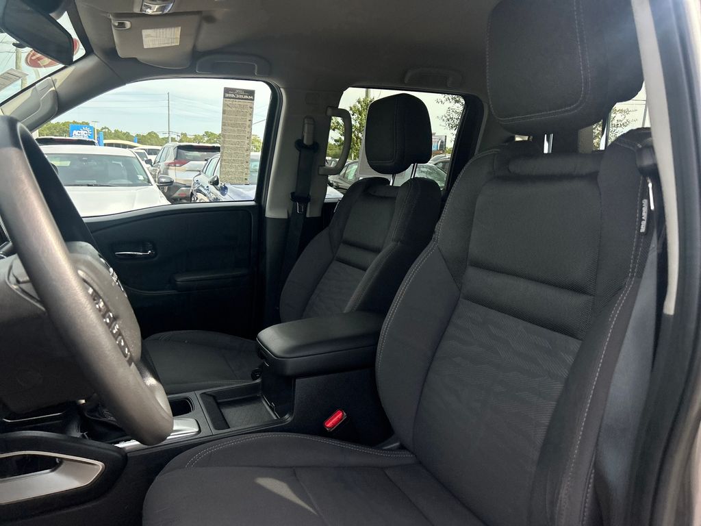 2024 Nissan Frontier SV photo 12