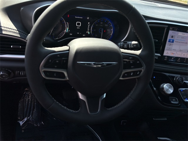 2026 Chrysler Pacifica photo 24