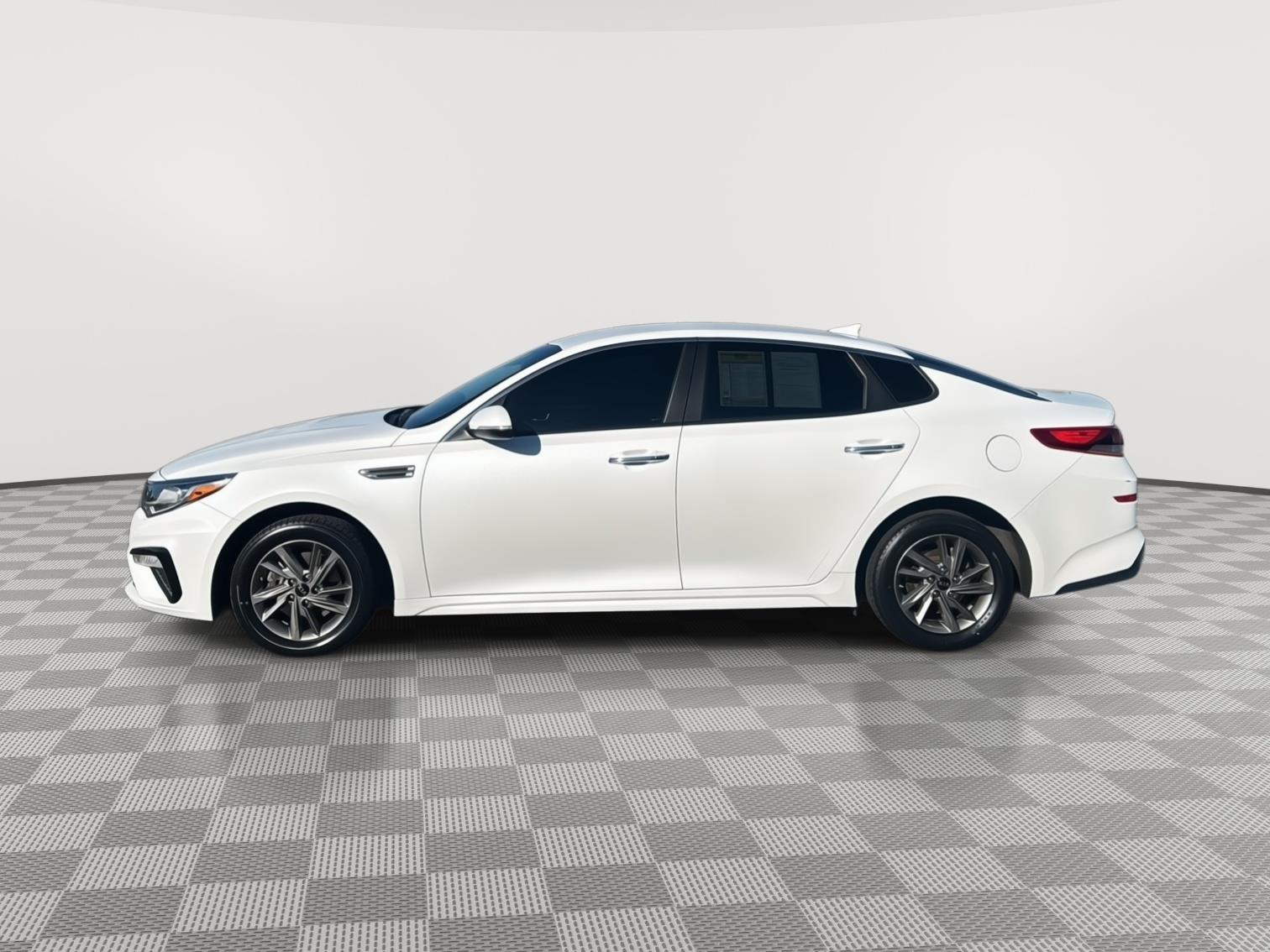 2020 Kia Optima LX photo 2