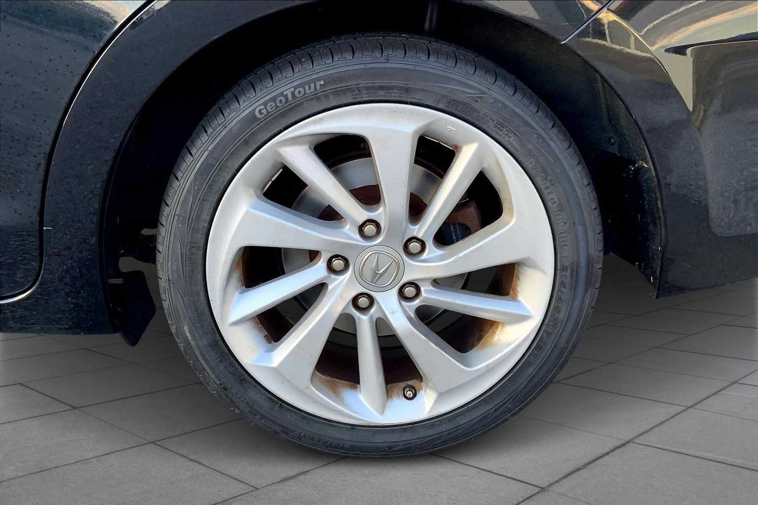 2017 Acura ILX Base photo 10