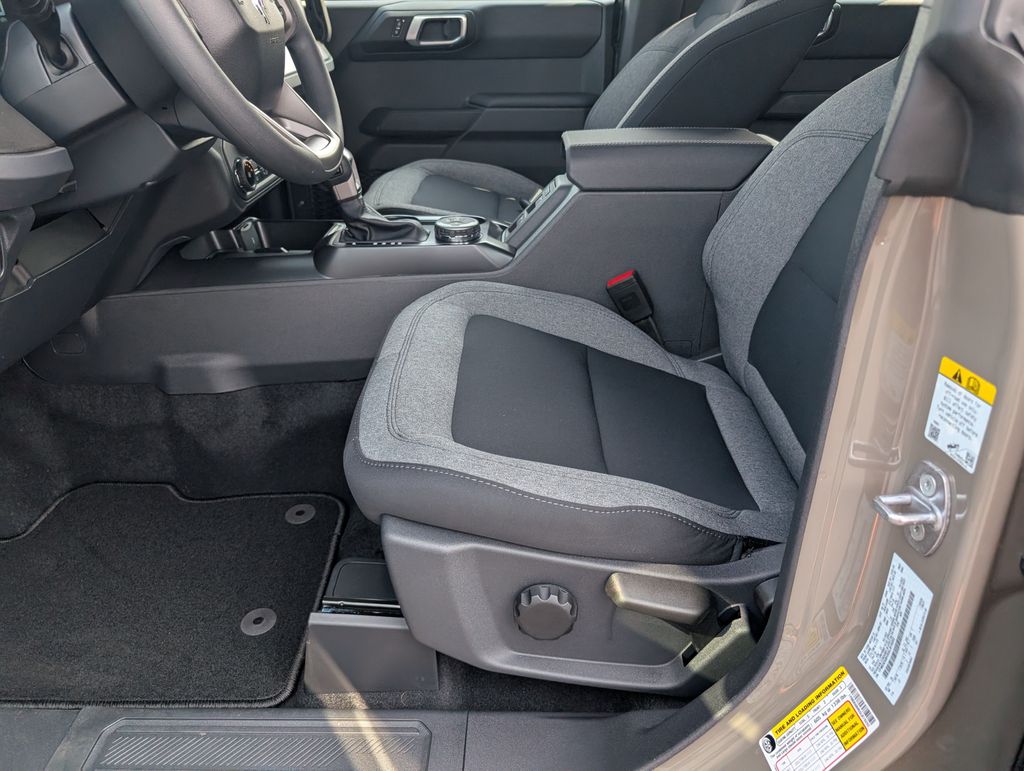 2025 Ford Bronco Base photo 6