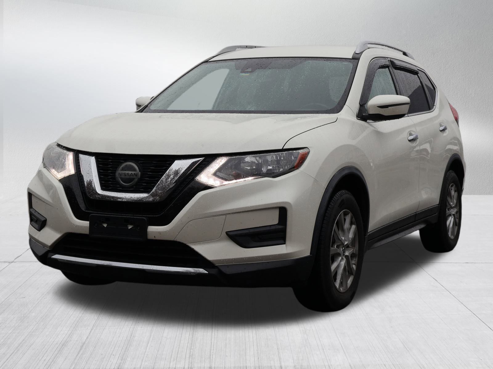 2020 Nissan Rogue SV photo 2