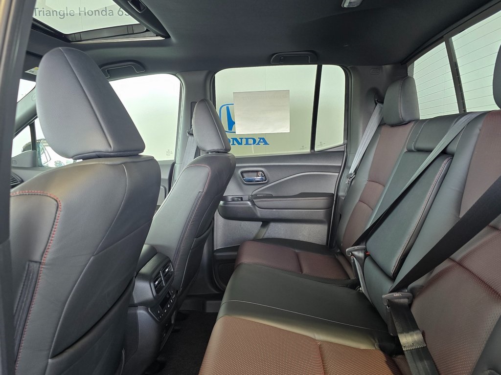 2025 Honda Ridgeline Black Edition photo 16