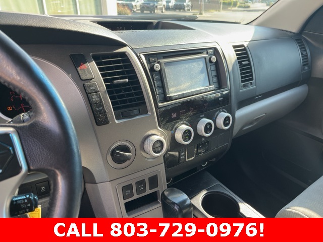 2016 Toyota Sequoia SR5 photo 21