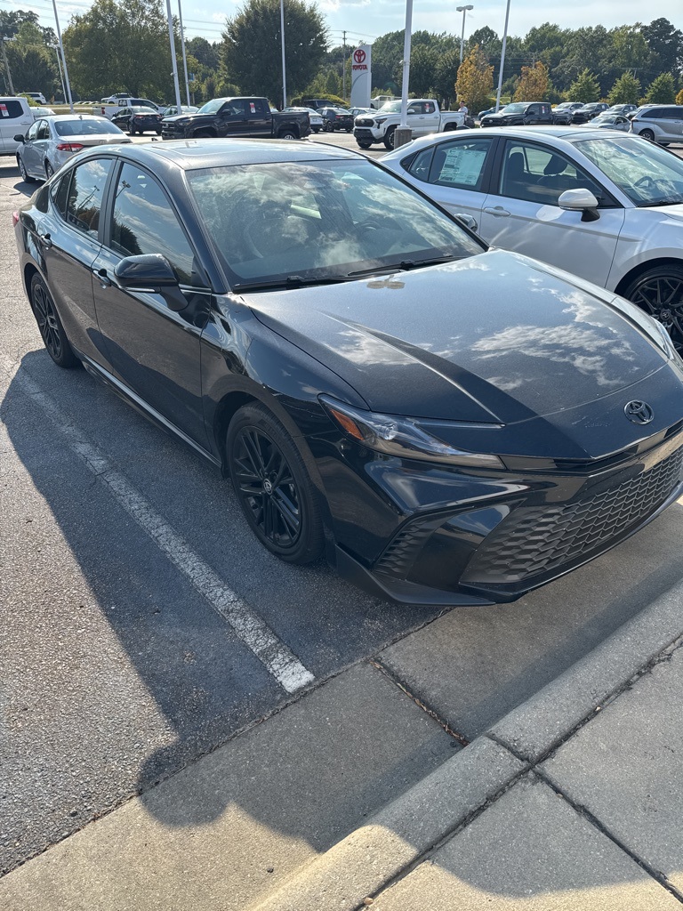 2025 Toyota Camry SE photo 3