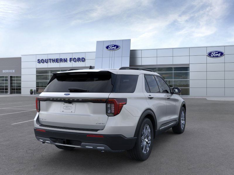 2025 Ford Explorer photo 7