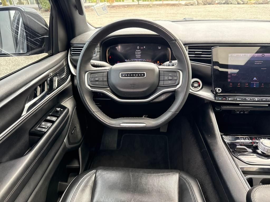2023 Jeep Wagoneer Base photo 17