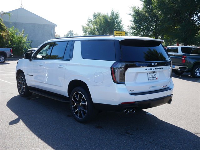 2025 Chevrolet Suburban RST photo 4