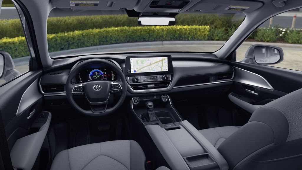 2026 Toyota Grand Highlander LE photo 2