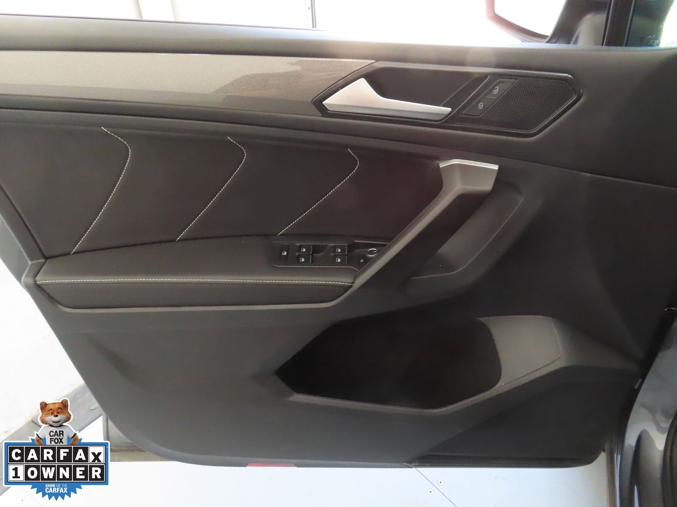 2023 Volkswagen Tiguan SE photo 8