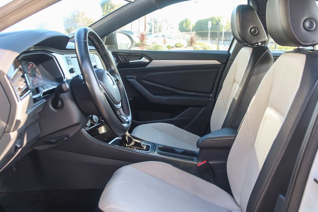 2019 Volkswagen Jetta R-Line photo 17