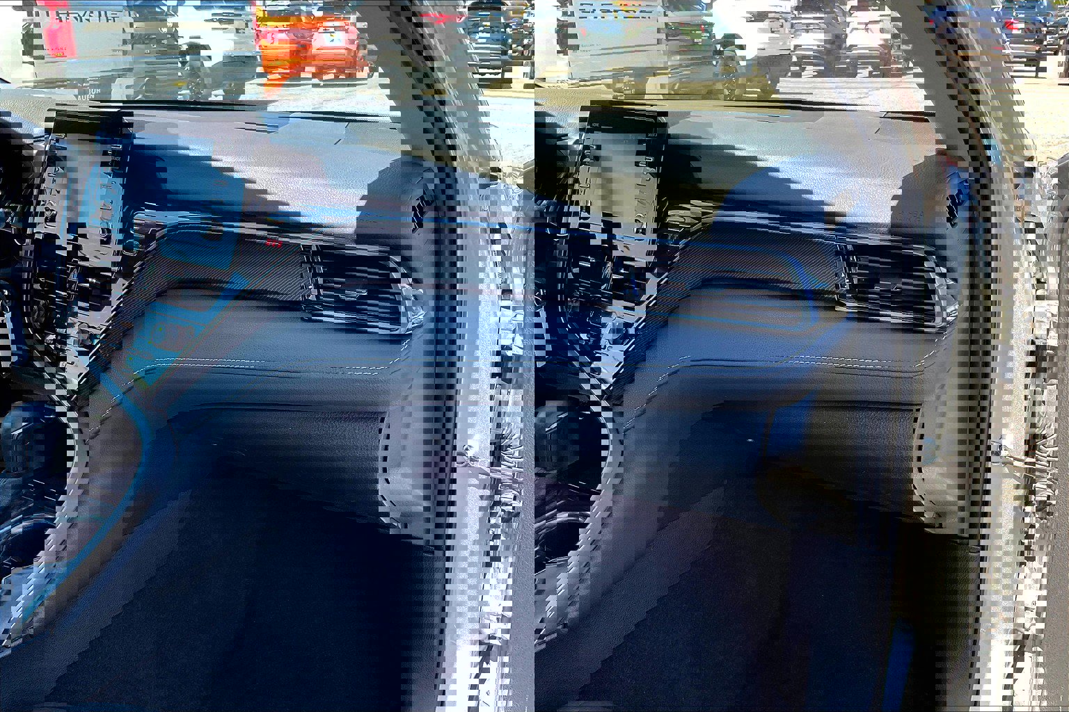 2022 Toyota Camry SE photo 14