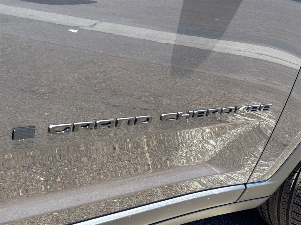 2025 Jeep Grand Cherokee Limited photo 7