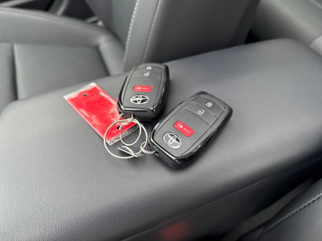 2025 Toyota Prius XLE photo 25