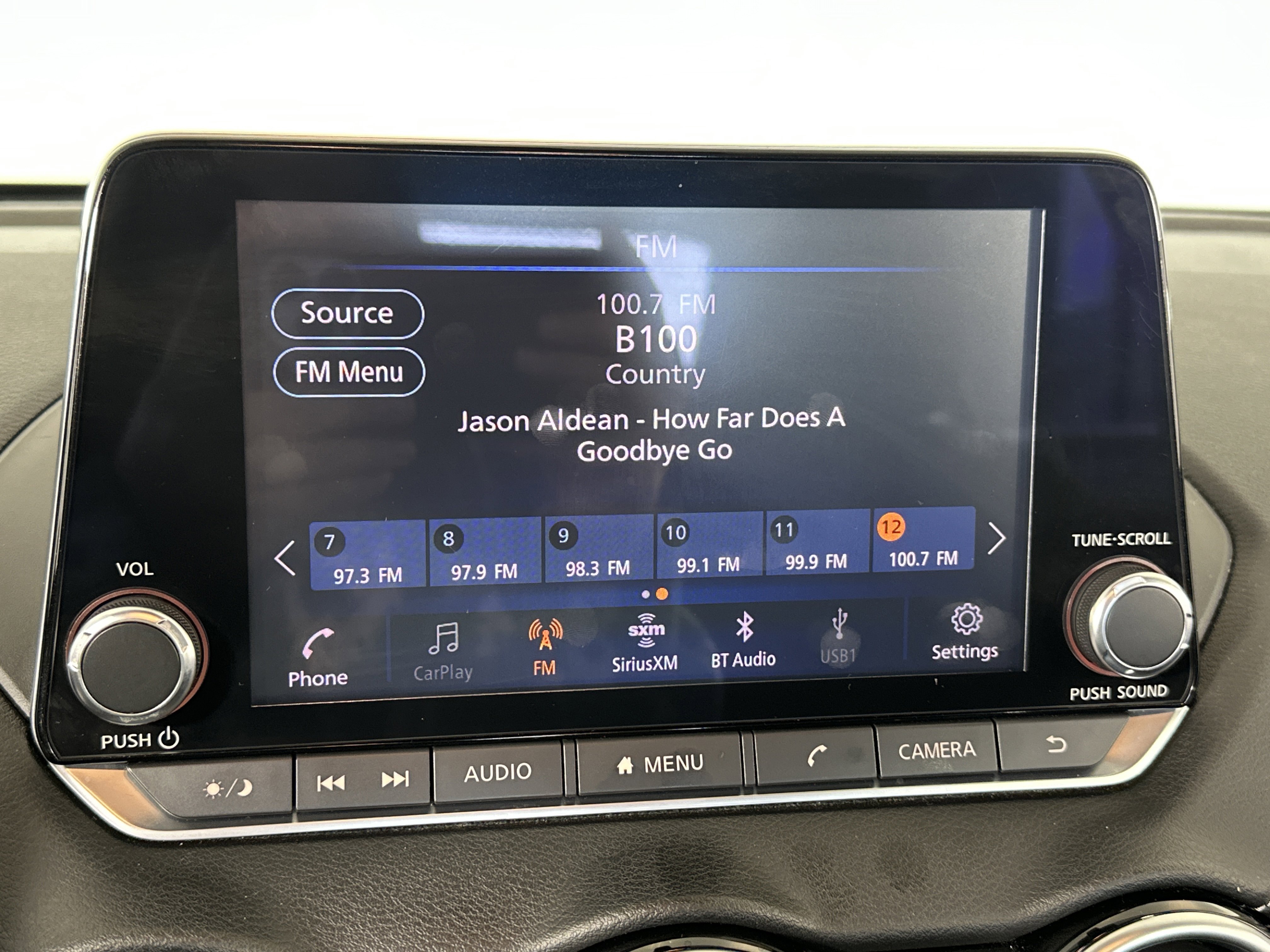 2020 Nissan Sentra SV photo 3