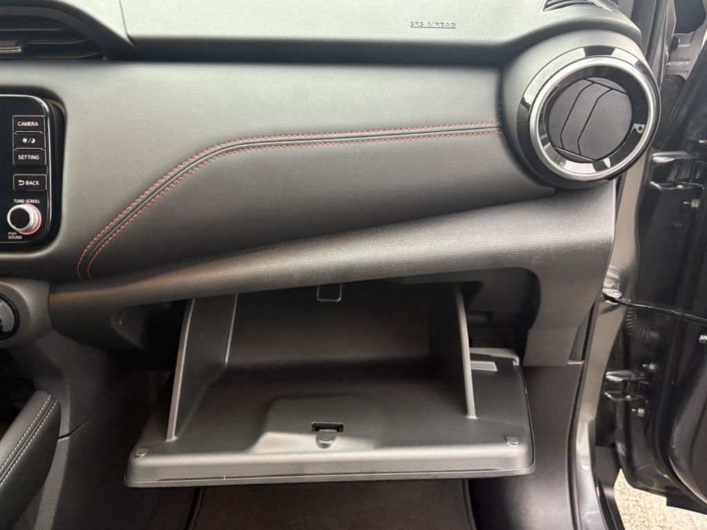 2023 Nissan Kicks SR photo 30
