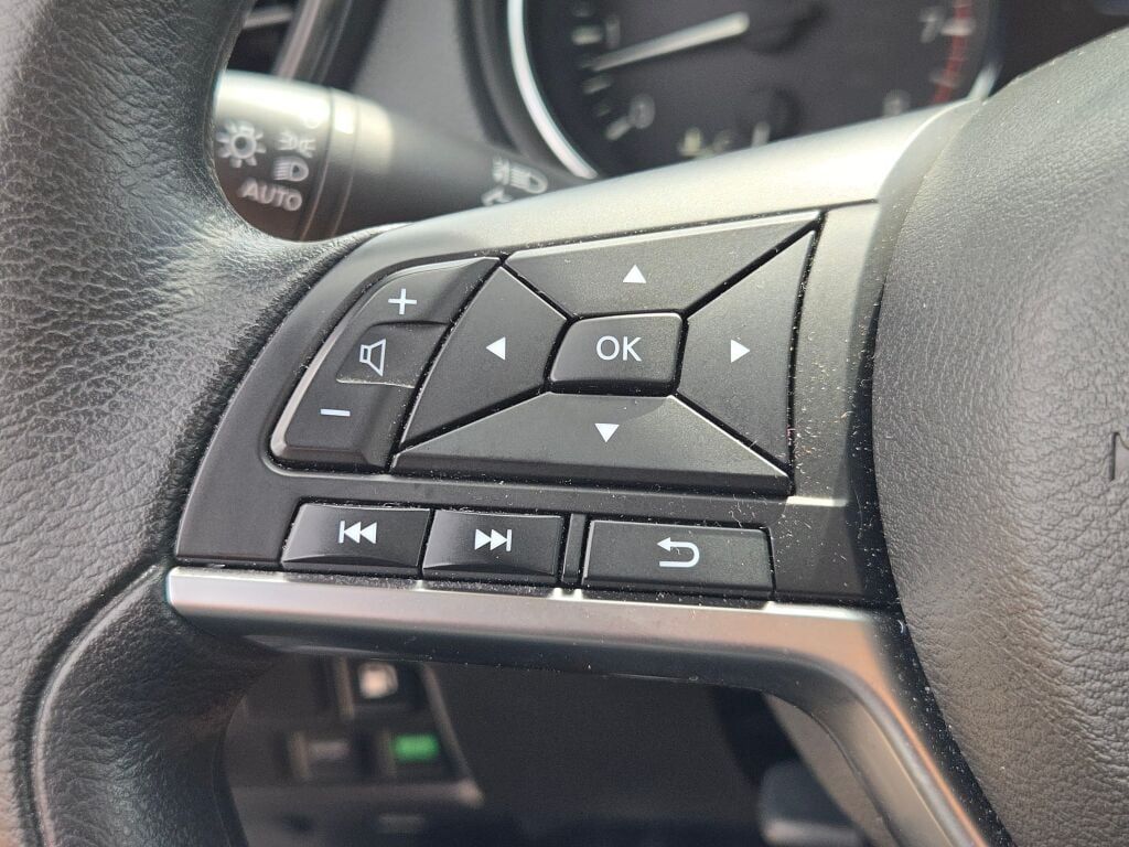 2020 Nissan Rogue S photo 25