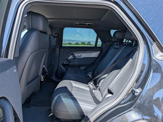 2025 Land Rover Range Rover Sport SE photo 4
