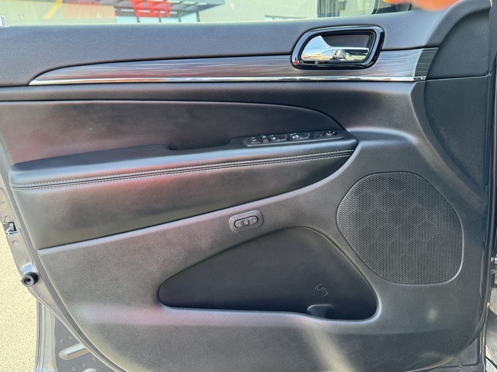 2021 Jeep Grand Cherokee Anniversary Edition photo 15