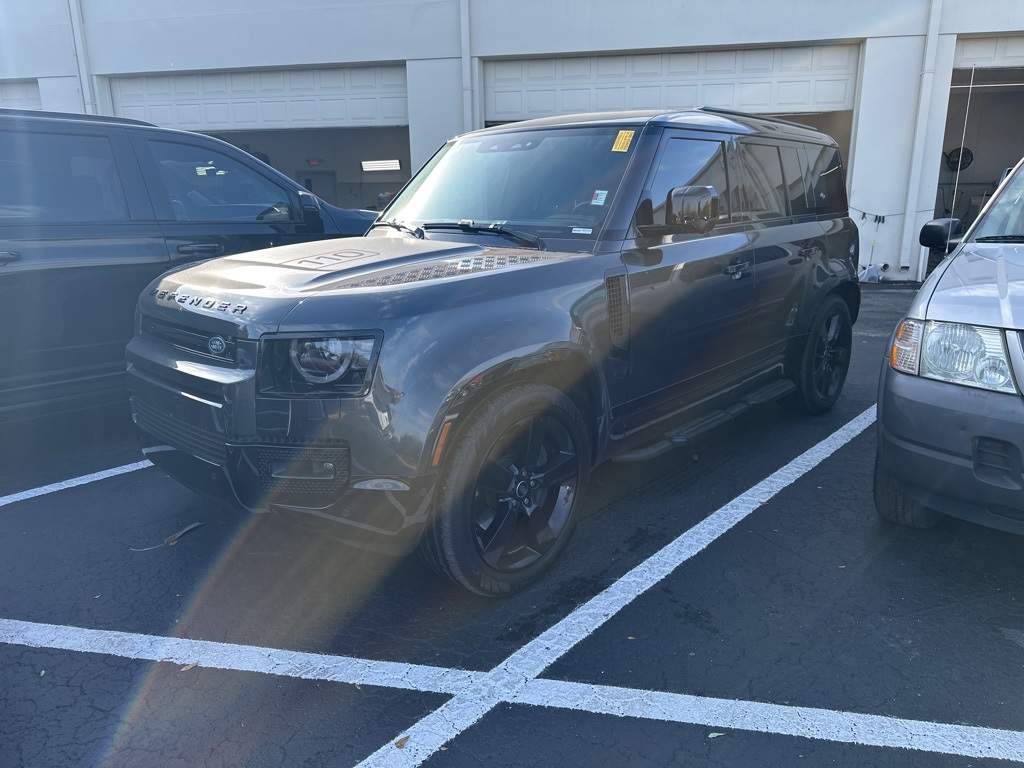 2024 Land Rover Defender X-Dynamic SE's photo