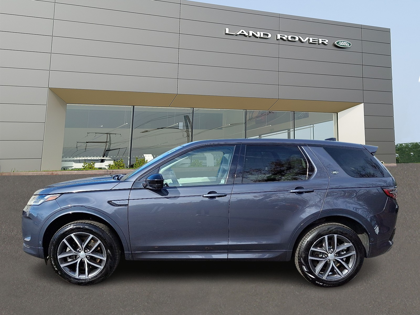2025 Land Rover Discovery Sport S photo 2