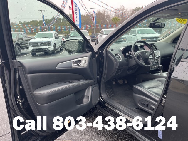 2018 Nissan Pathfinder SL photo 2