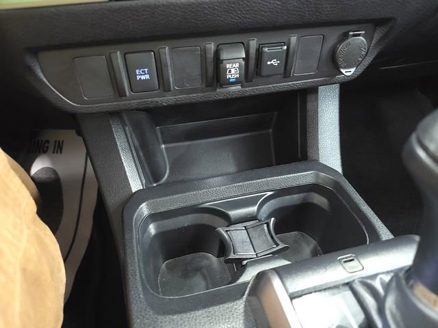2022 Toyota Tacoma SR5 photo 18