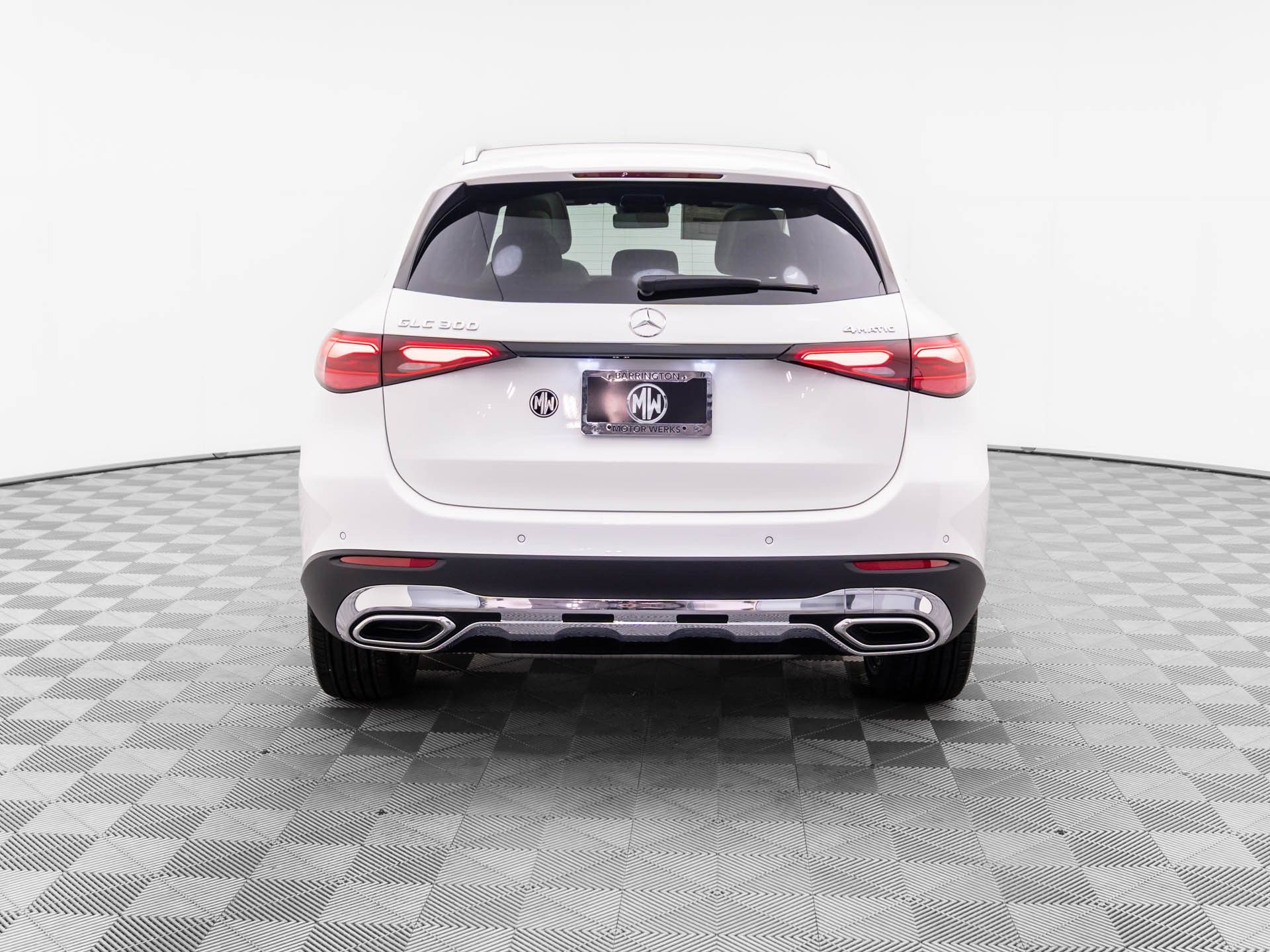 2025 Mercedes Benz GLC 300 4MATIC photo 3