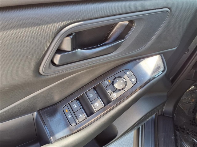 2026 Nissan Rogue S photo 11